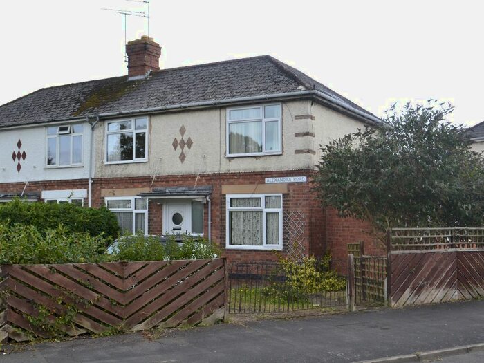 3 Bedroom Semi-Detached House To Rent In Alexandra, Leamington Spa, CV31