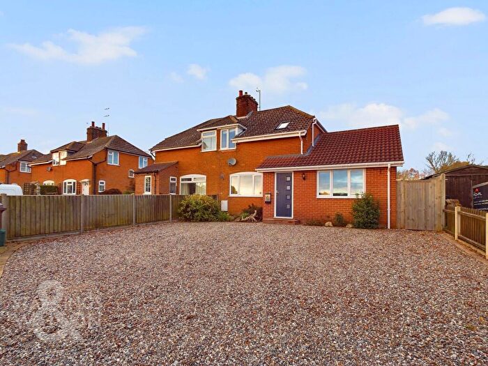 4 Bedroom Semi-Detached House For Sale In Beighton Road, Acle, Norwich, NR13