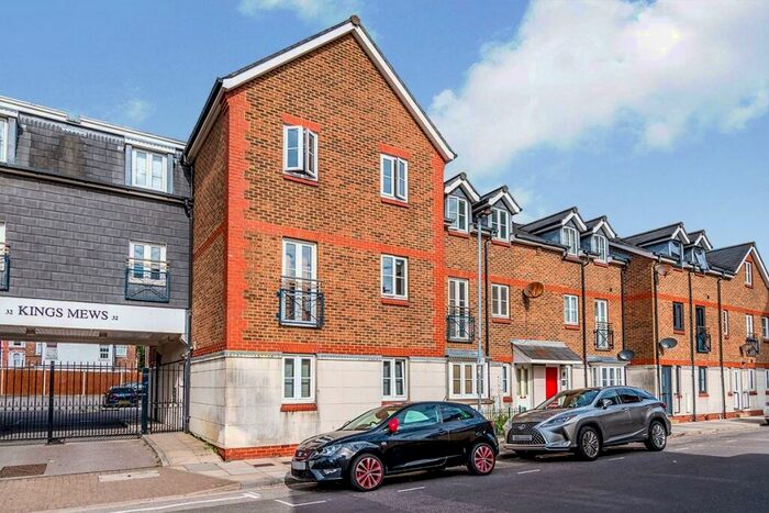 2 Bedroom Flat To Rent In Kings Mews Exmouth Road, Southsea, Hampshire, PO5