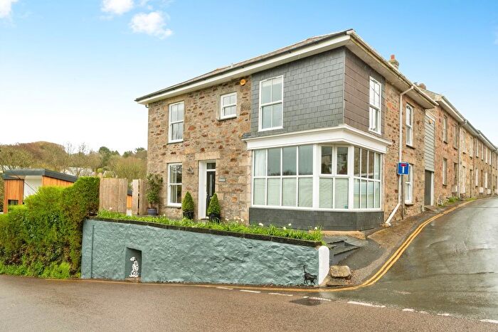 4 Bedroom Link Detached House For Sale In Carn Brea Village, Redruth, Cornwall, TR15