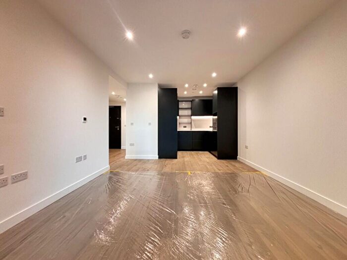 1 Bedroom Apartment To Rent In (February) Scarlet Court, Woodberry Down, N4