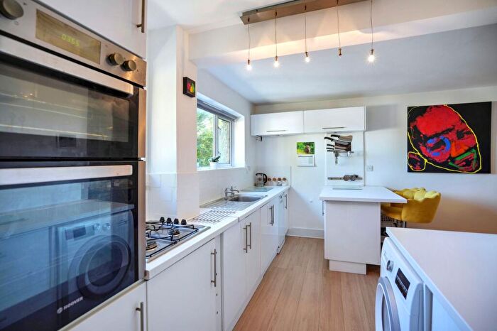 4 Bedroom Detached House For Sale In Lower Road, East Farleigh, ME15