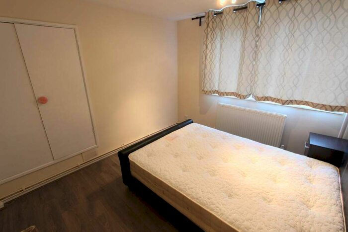 2 Bedroom Flat To Rent In Crescent Road, London, N22