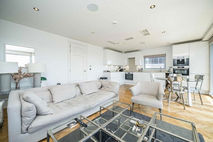 2 Bedroom Flat To Rent In Commercial Road, Aldgate, E1