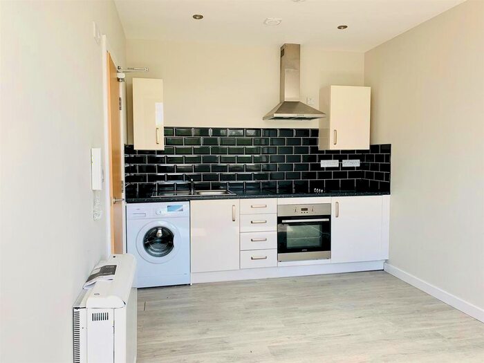 1 Bedroom Flat To Rent In East Lane, Runcorn, WA7