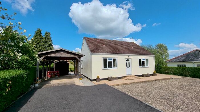 3 Bedroom Detached Bungalow For Sale In Birdwood, Gloucester, GL19