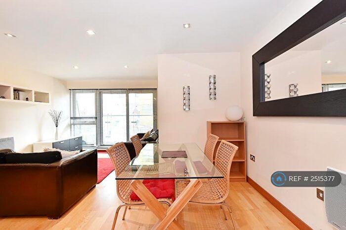 2 Bedroom Flat To Rent In Block Wharf, London, E14