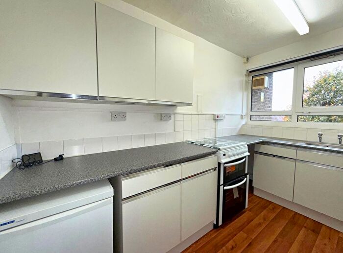 Studio For Sale In Treherne Court, Tooting Bec Road, Wandsworth, SW17