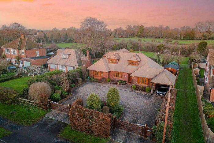 4 Bedroom Detached House For Sale In Worlds End Lane, Weston Turville, HP22