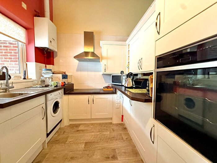 2 Bedroom Terraced Bungalow For Sale In Ferndale, Hedge End, Southampton, SO30