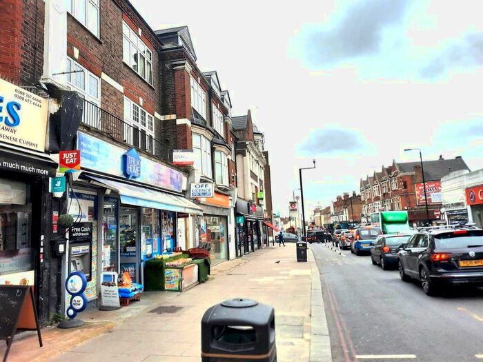 2 Bedroom Flat To Rent In Upper Tooting Road, London, SW17