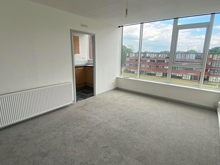 1 Bedroom Flat To Rent In Meynell House, Browns Green, Birmingham, B20