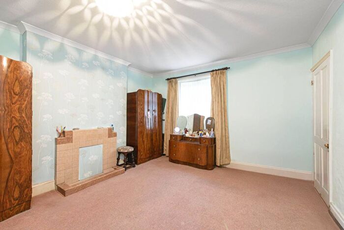 4 Bedroom Flat For Sale In Fordwych Road, West Hampstead, London, NW2