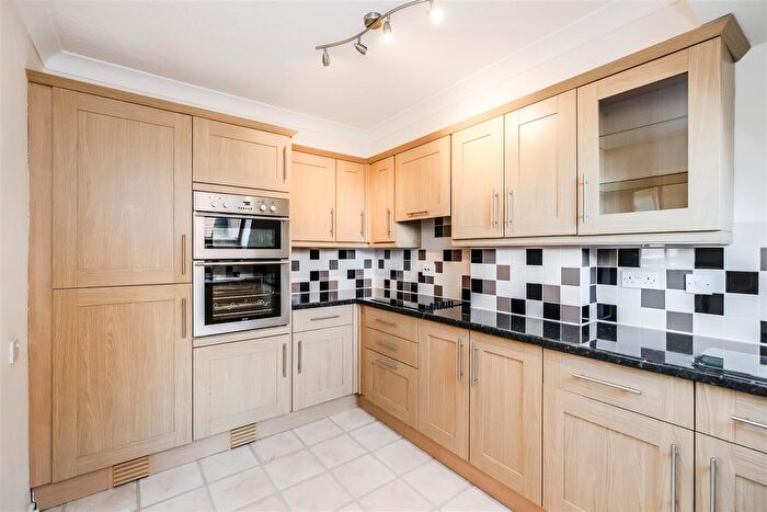 1 Bedroom Flat For Sale In Manor Court Lodge, South Woodford, E18