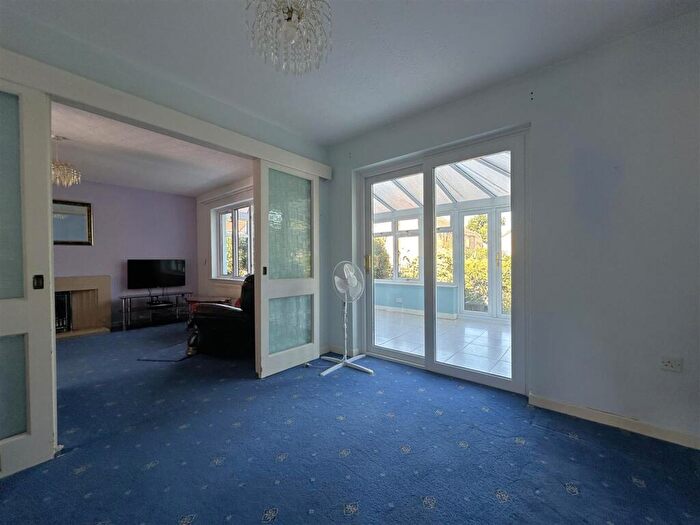 3 Bedroom Link Detached House For Sale In Awdry Close, Chippenham, SN14