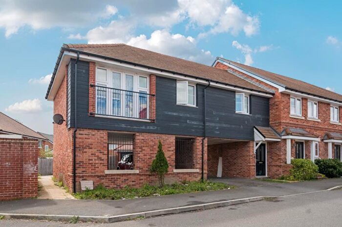 2 Bedroom Flat To Rent In Norman Rise, Spencers Wood, RG7