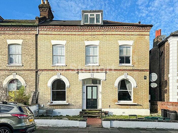 2 Bedroom Flat To Rent In Beacon Hill, London, N7