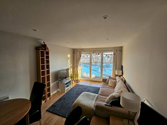 1 Bedroom Flat To Rent In The Quays, Salford, M50