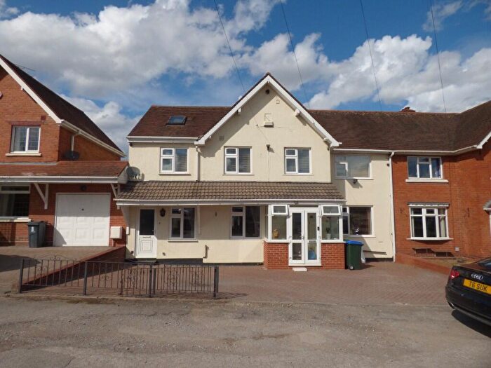 4 Bedroom Semi-Detached House To Rent In The Crescent, Queslett Road, Birmingham, B43