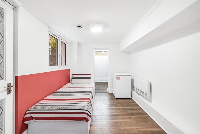 Studio To Rent In West Cromwell Road, SW5