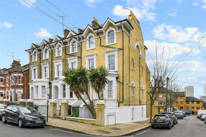 3 Bedroom Flat To Rent In Aspley Road, London, SW18