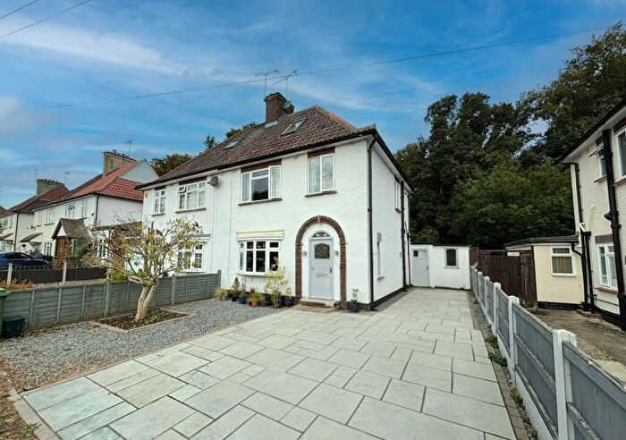 3 Bedroom Semi-Detached House For Sale In Orchard Avenue, Brentwood, CM13