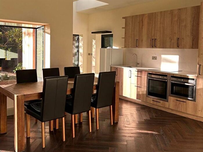 Studio To Rent In Oakleigh Avenue, London, N20