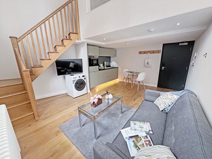 1 Bedroom Flat To Rent In Flat, Mcdonald Road, Broughton, Edinburgh, EH7