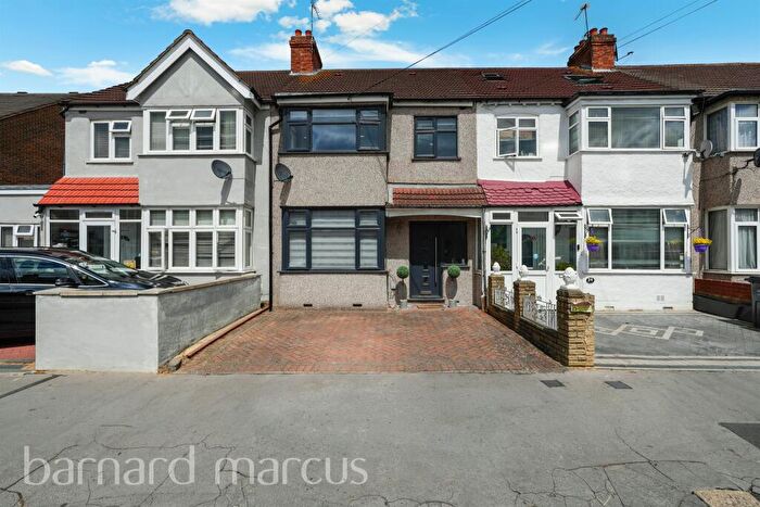 3 Bedroom Terraced House For Sale In Rosecourt Road, Croydon, CR0