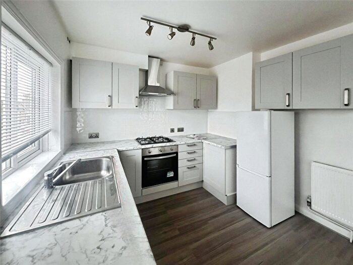 2 Bedroom Flat To Rent In Monmouth Road, Watford, Hertfordshire, WD17
