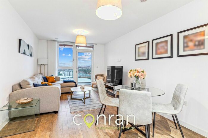 2 Bedroom Flat To Rent In Garda House, Cable Walk, SE10