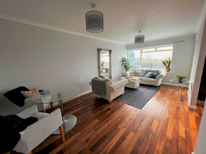 1 Bedroom Flat To Rent In High Road, Bushey Heath, Bushey, WD23