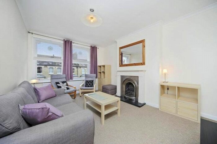 3 Bedroom Flat To Rent In Lakeside Road, Brook Green, London, W14