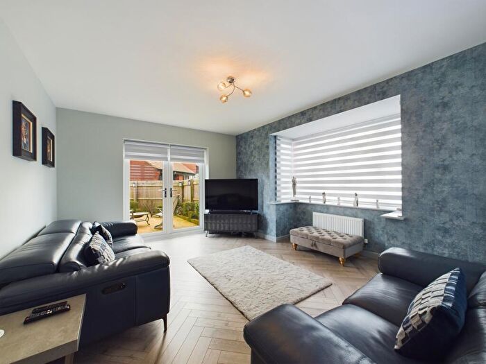 3 Bedroom Detached House For Sale In Dunn Lane, Mickleover, DE3