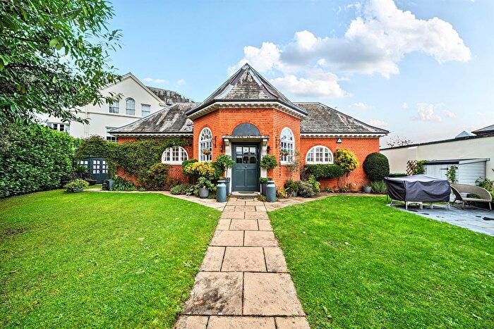 3 Bedroom Chalet For Sale In Grace Avenue, Shenley, WD7