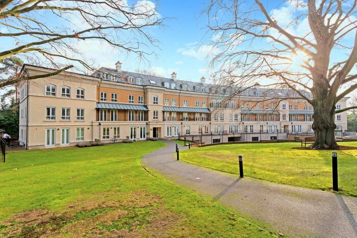 2 Bedroom Flat To Rent In Heathside Crescent, Woking, GU22