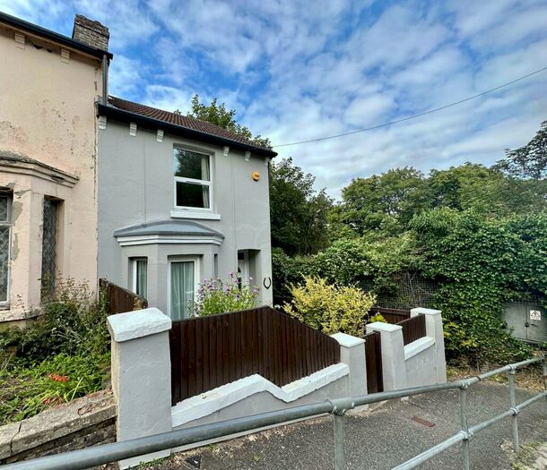 2 Bedroom House To Rent In Bunkers Hill, Dover, CT17