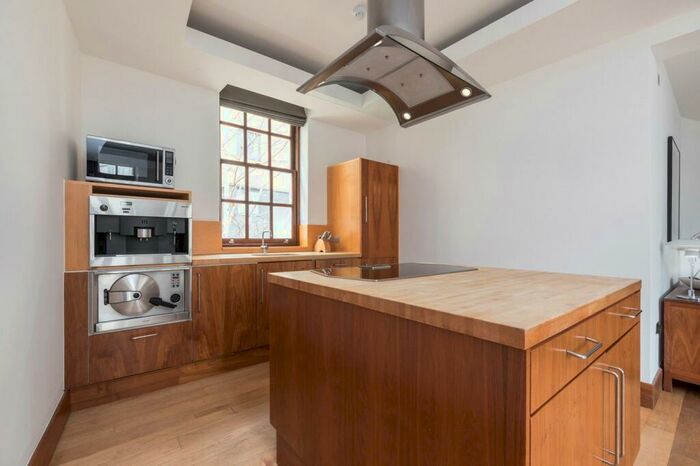 2 Bedroom Flat To Rent In St Saviours House, Bermondsey Wall West, SE16