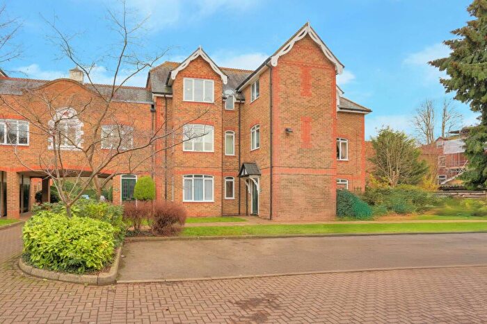 2 Bedroom Apartment For Sale In Latium Close, Holywell Hill, St Albans, Herts, AL1