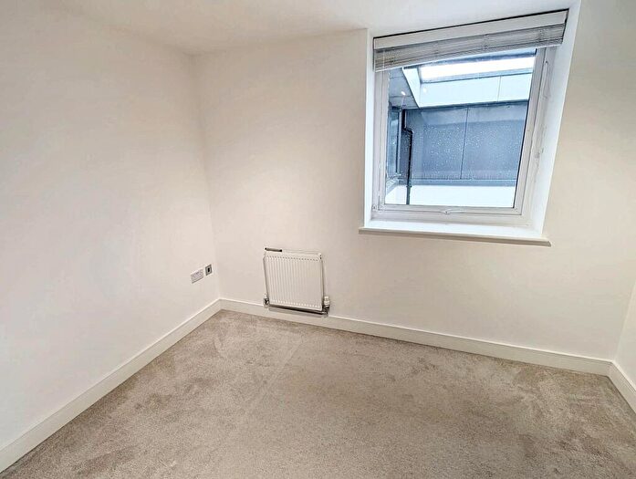 2 Bedroom Flat For Sale In Christopher Road, East Grinstead, RH19