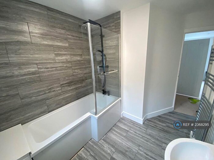 1 Bedroom Flat To Rent In Pentre, Pentre, CF41