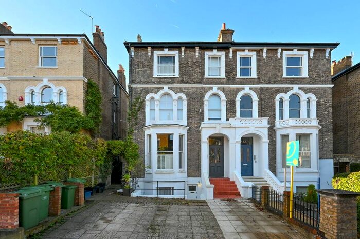 1 Bedroom Flat To Rent In Montague Road, Richmond, TW10