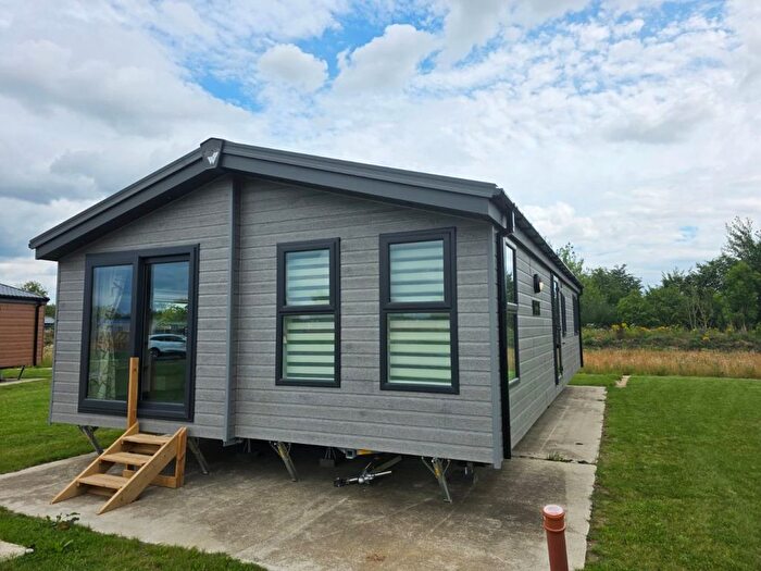 2 Bedroom Mobile/park Home For Sale In Malton Road, Pickering, YO18
