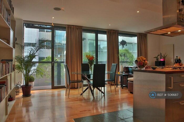 2 Bedroom Flat To Rent In Goswell Road, London, EC1V