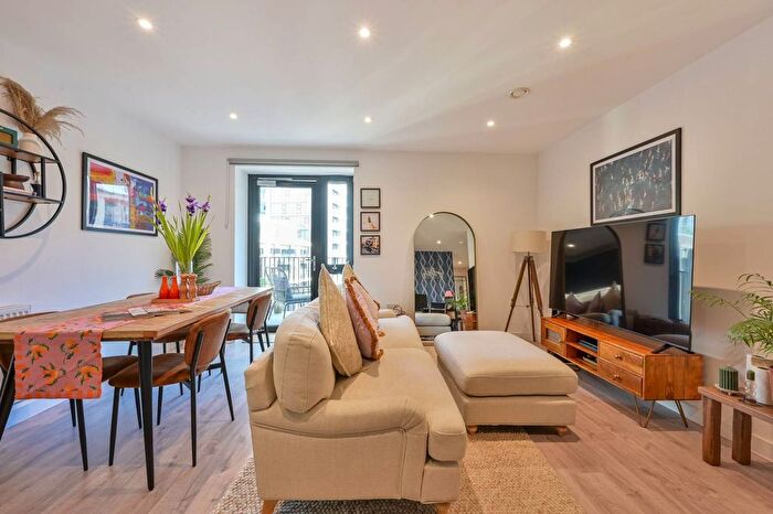 1 Bedroom Flat For Sale In Osiers Road, Wandsworth Town, London, SW18
