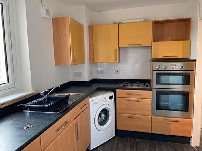 3 Bedroom Flat To Rent In Kinloss Park, Cupar, KY15