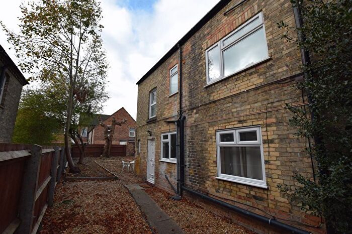 1 Bedroom Flat To Rent In Chaucer Road, Bedford, MK40