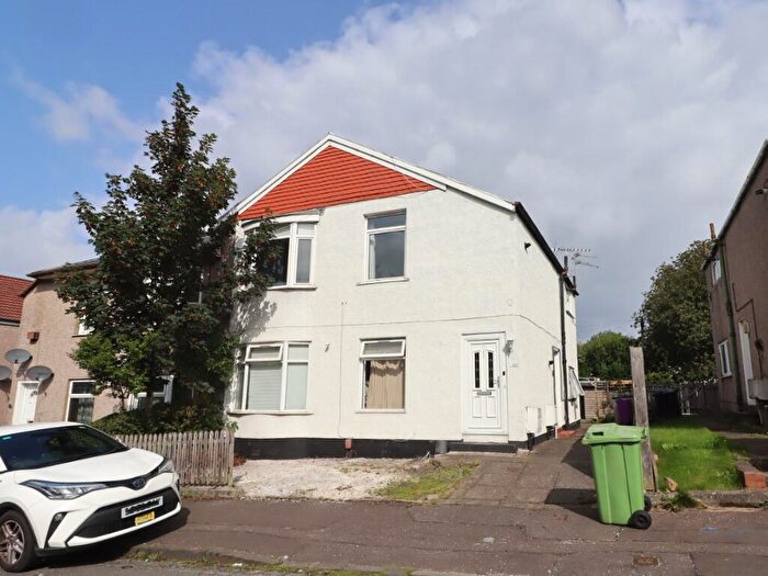 3 Bedroom Flat To Rent In Curtis Avenue, Croftfoot, Glasgow, G44