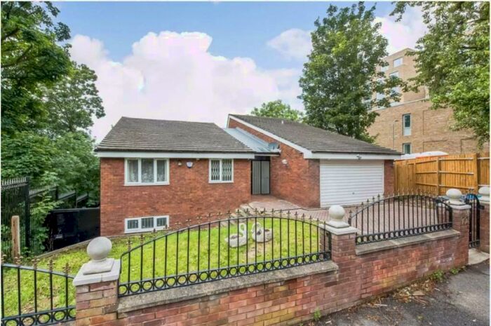 5 Bedroom House To Rent In Spurgeon Road, Upper Norwood, SE19