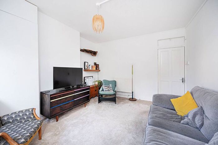 1 Bedroom Flat For Sale In Stothard House, Amiel Street, Whitechapel, London, E1